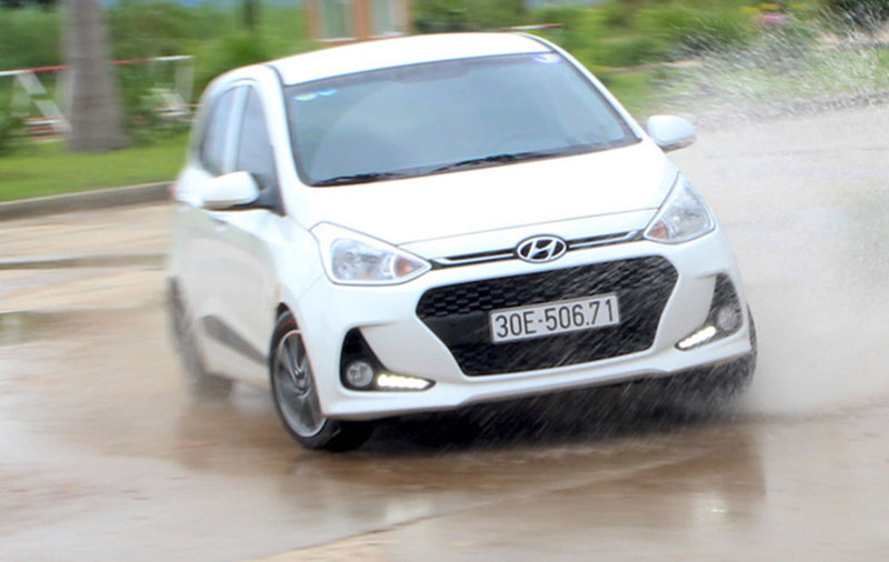 Hyundai Grand i10 bản VSC mới giá 395 triệu tại Việt Nam